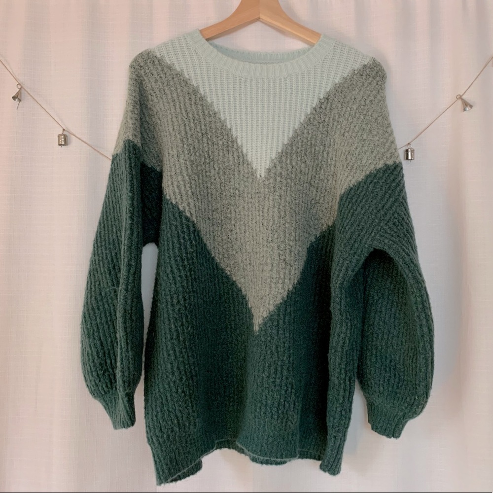 FOREVER 21 chevron sweater